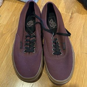 Vans low top shoes. Men’s 8, women’s 9.5. Great condition, never worn